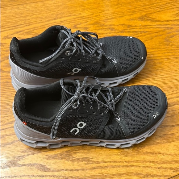 On Running sneakers - Picture 2 of 6